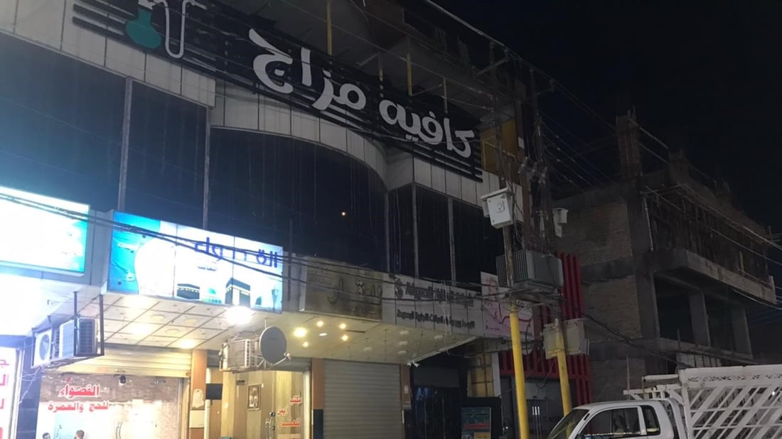 صور: فتيات في العامرية سبب لإغلاق “مقهى مزاج”؟ رأي عام يناقش “المعروف والمنكر”