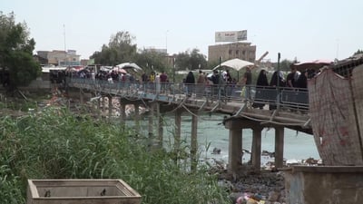 تصريحات المسؤولين: أطباء وباعة متجولون لوثوا نهر الحلة بكل النفايات (فيديو)