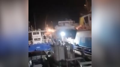 فيديو: زورق يفقد السيطرة ويصطدم بساحبة في رصيف الفاو النفطي