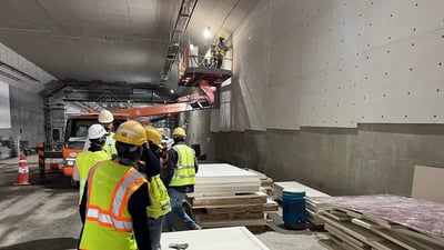 حجر وإضاءة ومراوح وإشارات.. تغليف النفق المغمور بلغ 80% خلال 10 أيام