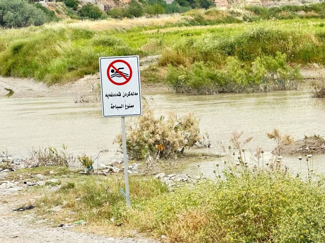 تابلۆ و هێمای ئاگادارکردنەوە و خۆپاراستن لەسەر زێی گەورە لە خەبات جێگیرکران