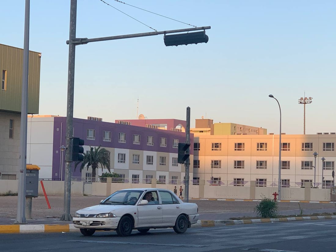 بسماية تزرع المطبات في طريق المتهورين.. “إشارات المرور لم تعمل منذ التأسيس”