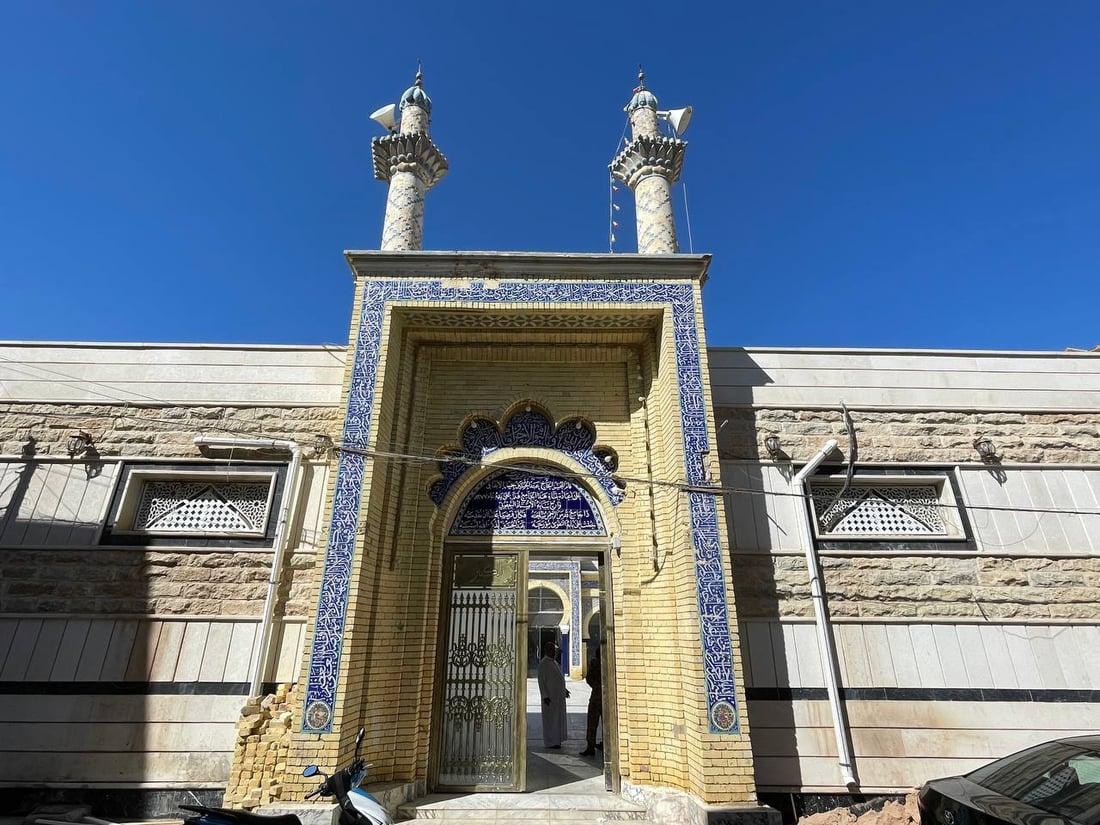 أول صلاة عيد بعد ترميم مسجد القرنة.. الإمام دعا إلى “التمسك بالمرجعية” (صور)