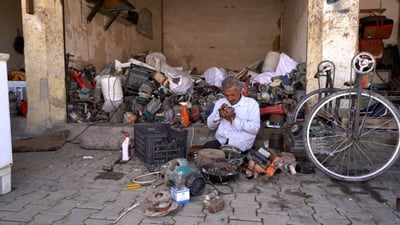 Despite paralysis, Kirkuk repairman supports three families and turns trash into art