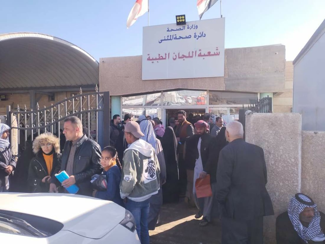 صور: طوابير على شبّاك الفحص الطبي.. شكوى من “الواسطة” وصحة المثنى تطالب بالتبليغ
