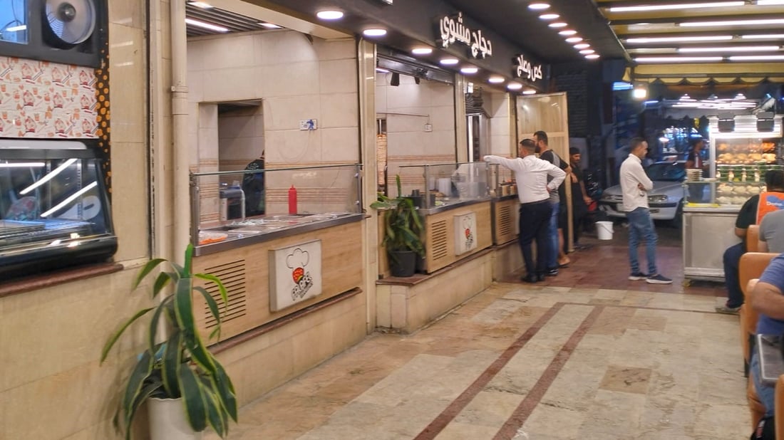 ليالي شارع المسبح أحلى ما في بغداد الجديدة.. تجارة وشاي وعشاء فاخر (صور)