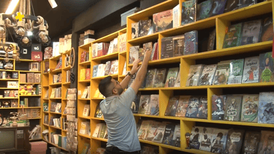 مصطفى رستم يحقق حلم المكتبة.. “تكريت تقرأ” تنتقل من إنستغرام إلى الواقع (فيديو)
