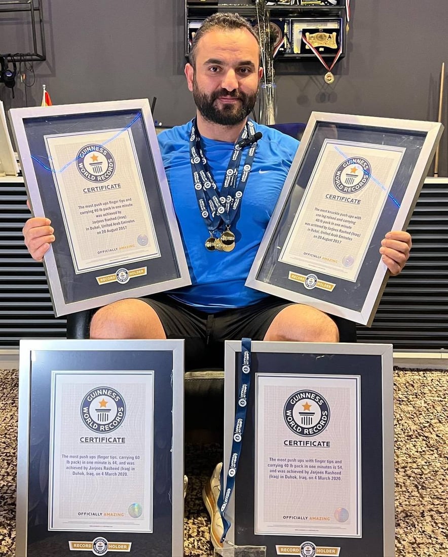 لاعب “شناو” من دهوك ينتزع شهادة من موسوعة غينيس: 54 حركة على الأصابع وخلال دقيقة