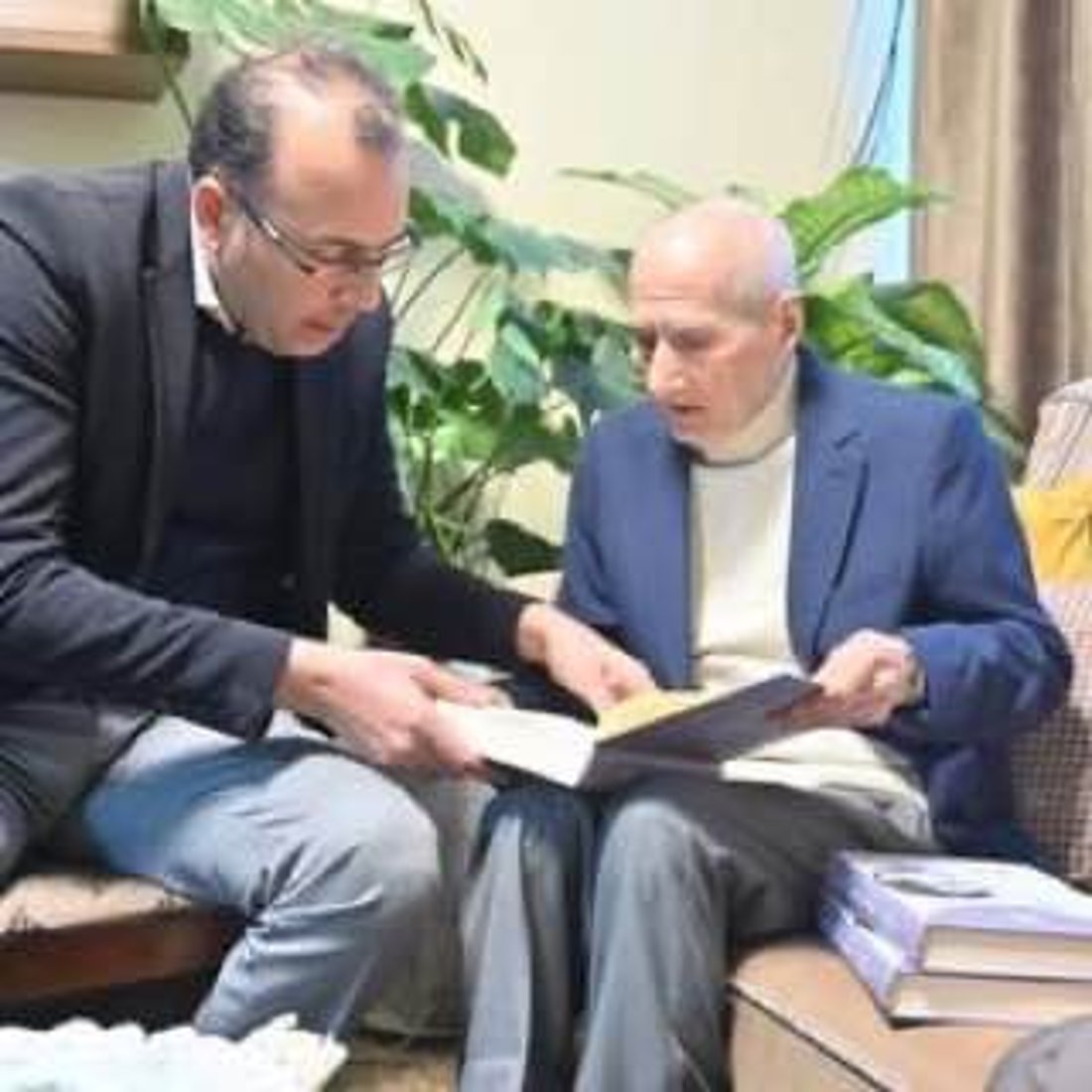 عارف الساعدي يصطدم بالتعليمات: الشؤون الثقافية تستعيد الثقة بالكتاب الورقي (صور)