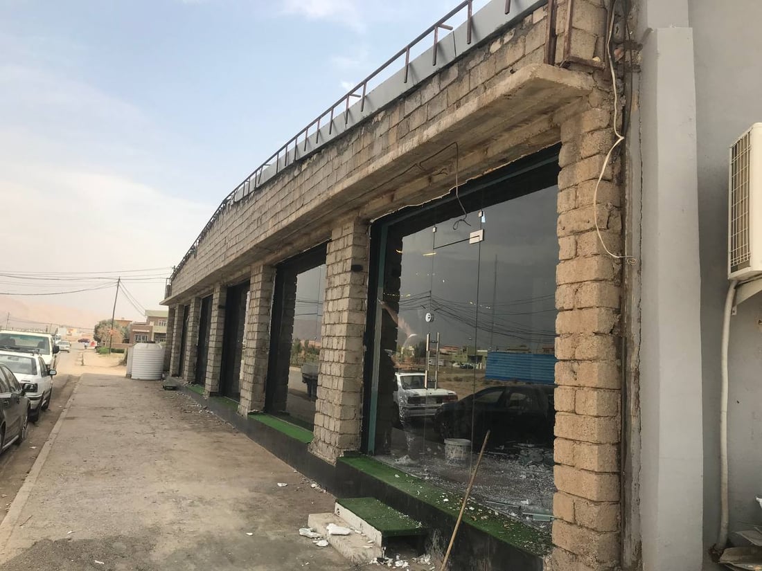 رمتها في القمامة.. قاعات برطلة تتخلص من ألواح الكوبوند والسندوج بنل