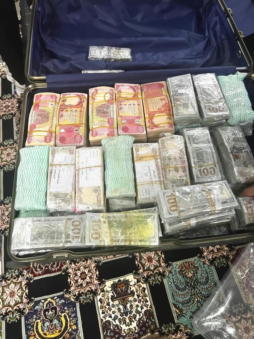 “تاهوات سوداء” تداهم منزل وكيل وزير الكهرباء وتصادر 6 مليون دولار وسبائك ذهب