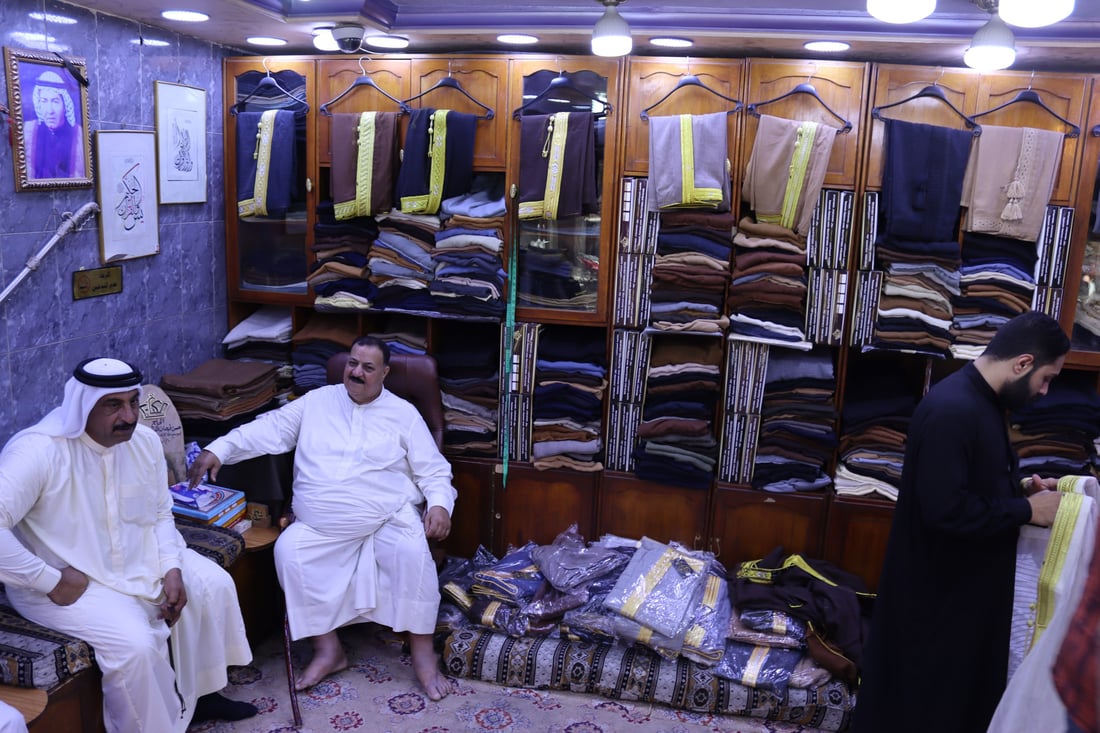 “يشتريها بس الثگيل”.. عباءة المجر الكبير الأغلى في استربادي الكاظمية (صور)