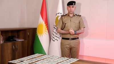 53 وەرەقەى ساختە؛ فریا نەکەوت لە بازاڕدا ساغى بکاتەوە دەستگیریان کرد