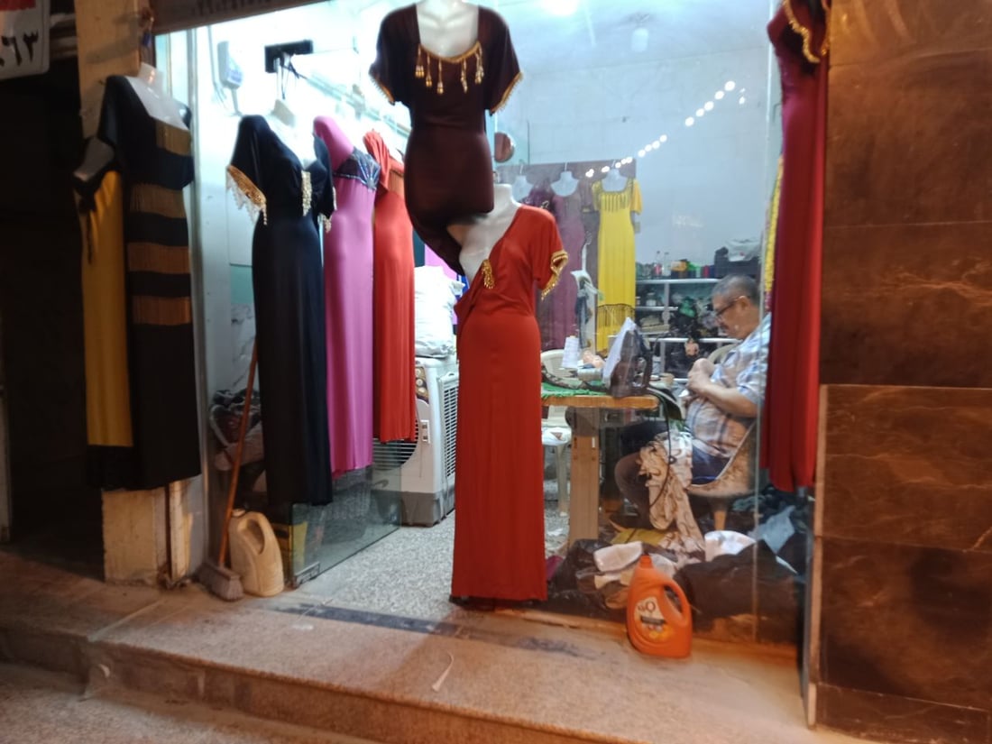 شرق العاصمة: أعمال الخياطين فاترة رغم العيد.. والأهم تعديل مقاسات الرجال والنساء (صور)