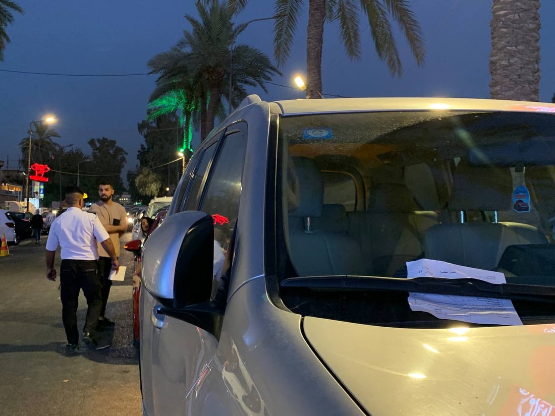 شرطي مرور حائر بـ “فوضى الأربع شوارع” وسط بغداد: نحن في “ورطة” (صور)