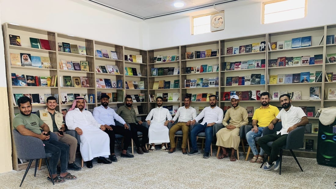 أول مكتبة في “البعاج” على الحدود السورية.. استعارة مجانية وأسعار مناسبة (صور)