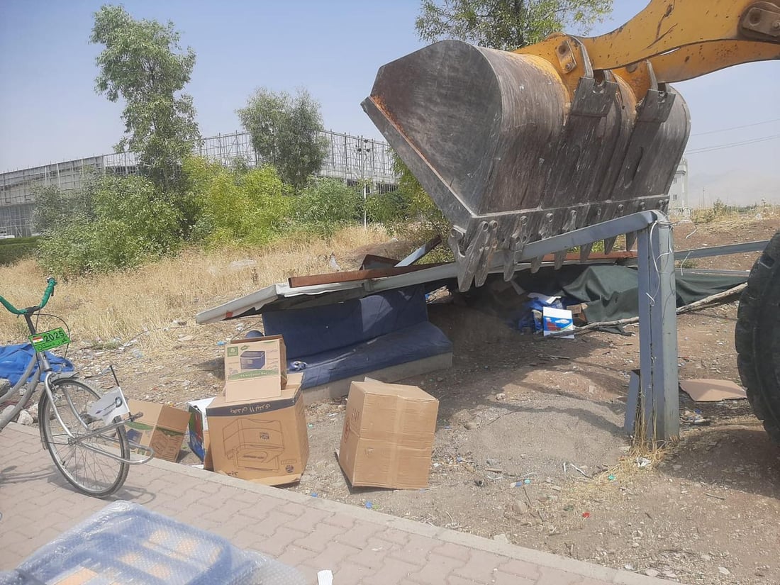 ریکلامە نایاساییەکان لەسەر شەقام لابران