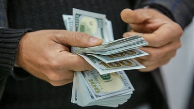 قائمة بأسعار صرف الدولار من بغداد وأربيل والبصرة