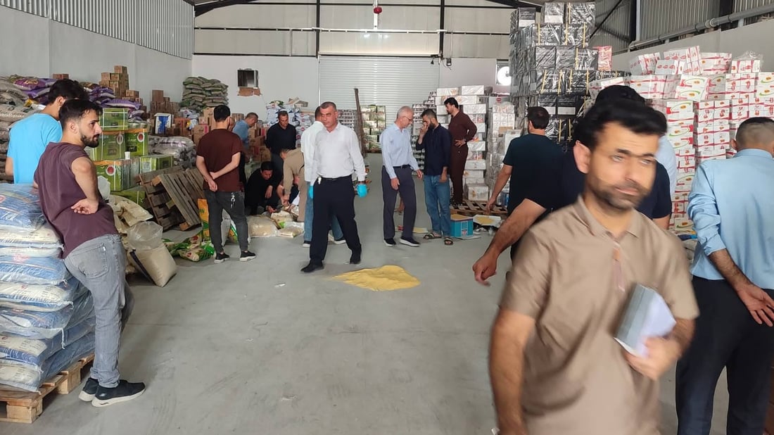 دەست بەسەر نزیکەی 3 تۆن خۆراکی پڕ لە کرم و ئەسپێدا گیرا