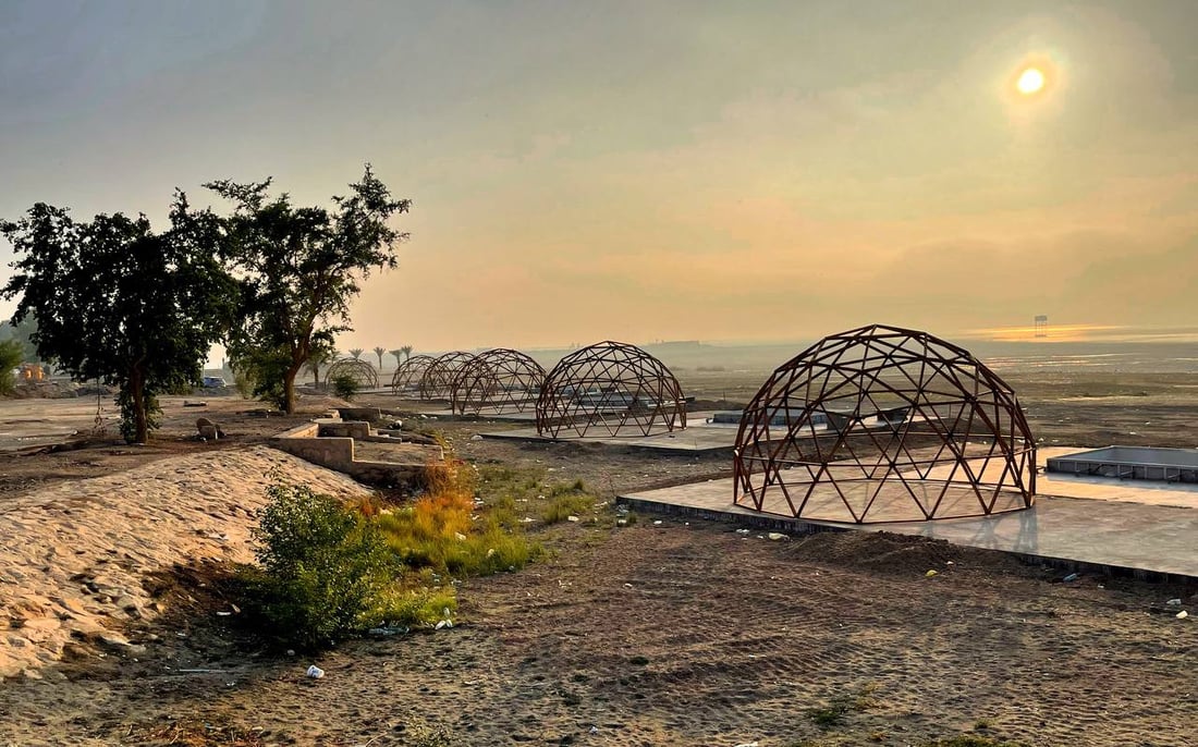 بحيرة الحبانية تستعد للصيف: بيوت للعوائل وترميم الفندق والشاليهات (صور)