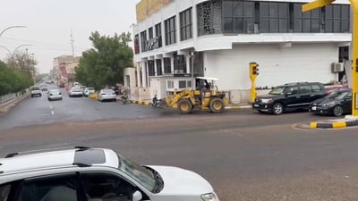 زخة مطر في الكوت تشعل السخرية من الكهرباء ومواطنون للمسؤول: “حچيك مطر صيف”