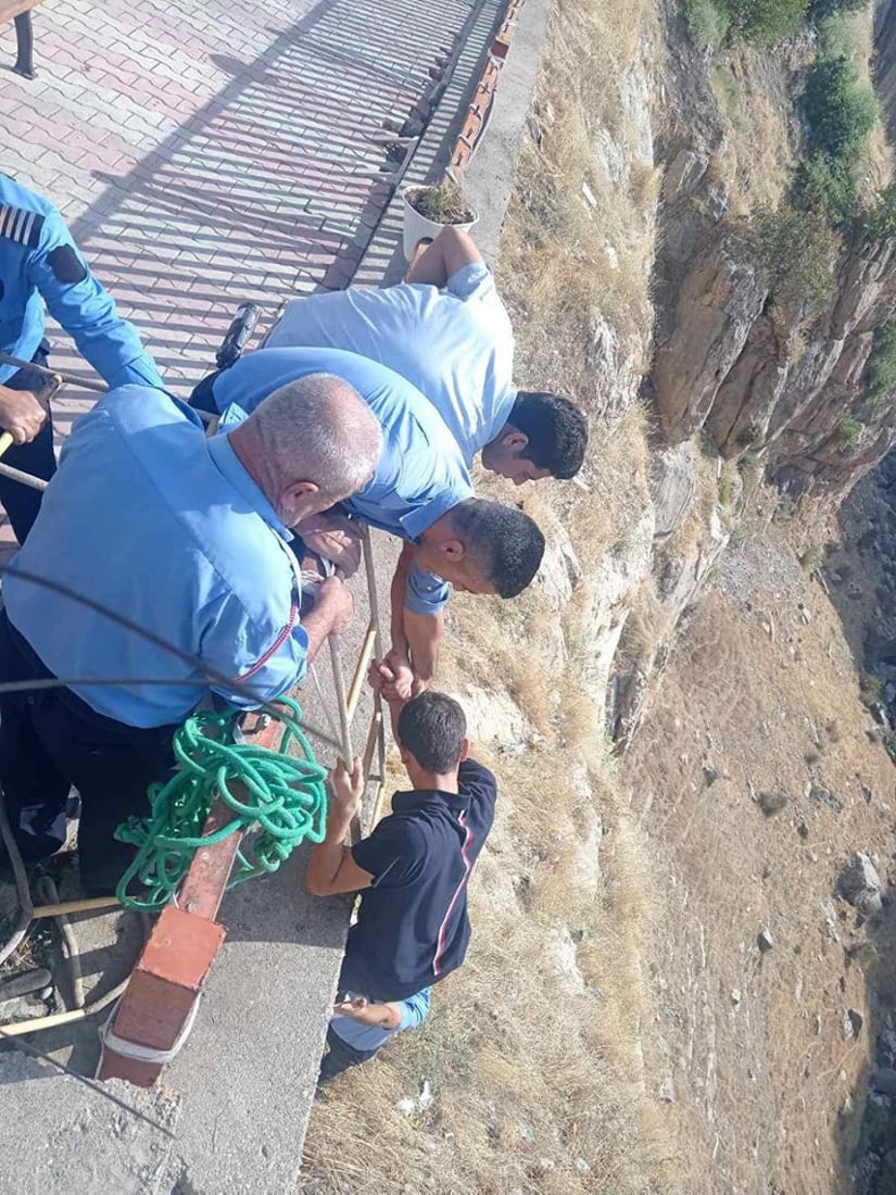 جزدانی پارەکەی خەریک بوو سەری بخوا