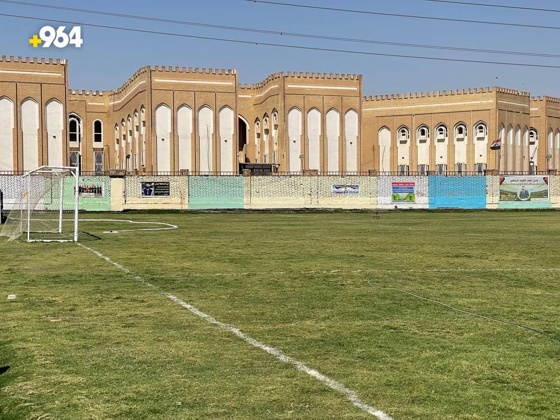 صور “قبل وبعد” لمحيط جامعة الكوفة.. شاب يحول “المزبلة” الى ملاعب ومساحات خضراء