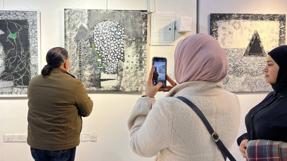 هذا مكان ليس للهواة.. فنان من بابل يعرض “الكوابيس” في غاليري البصرة (صور)