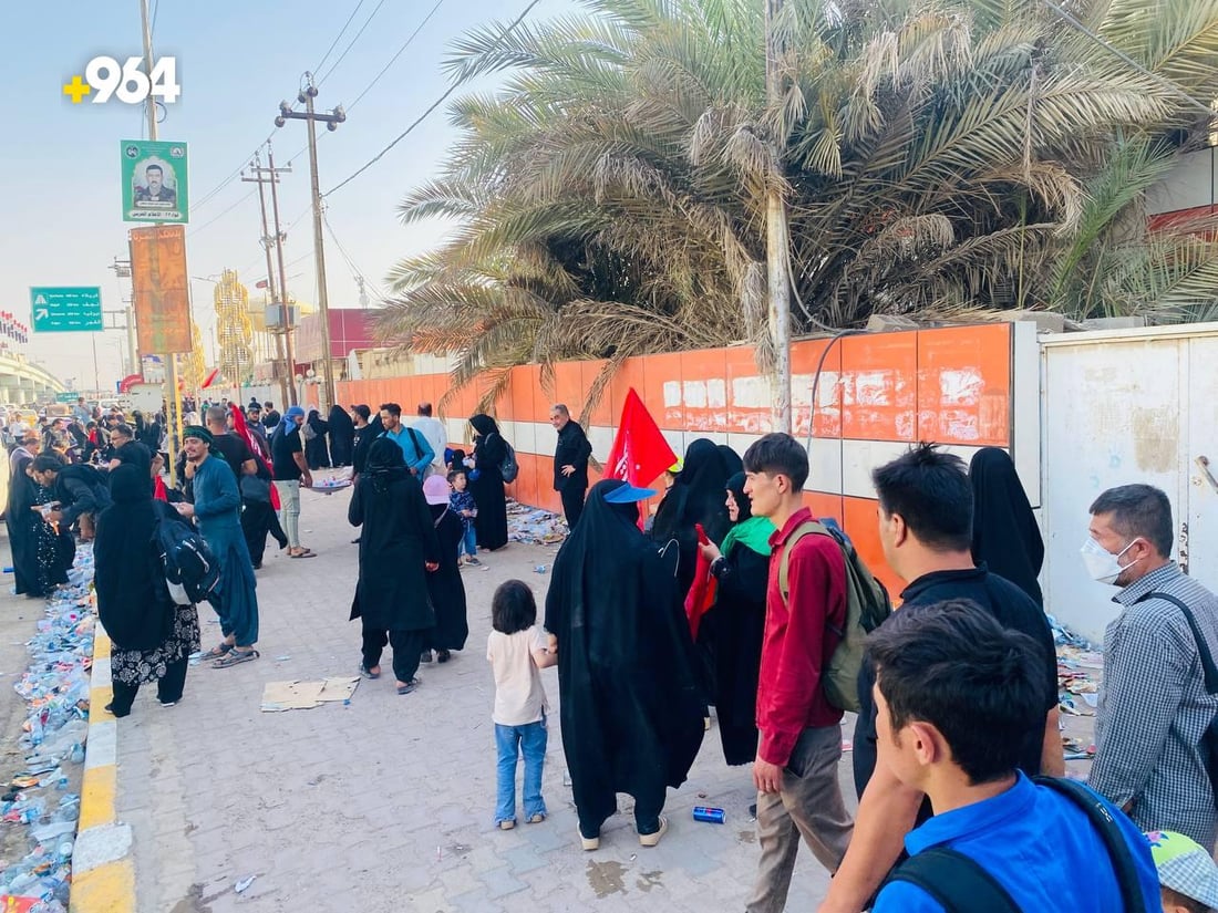 الزوار منهكون في منفذ الشيب.. الحافلات لا تستوعب تدفق الإيرانيين والأفغان (صور)