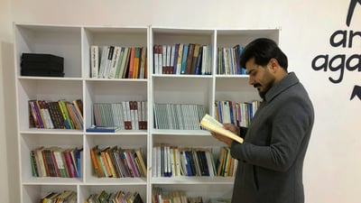 گرووپێک كتێب بۆ خوێنەران  بەخۆڕایی دابین دەكەن و سەوداش دەكەن