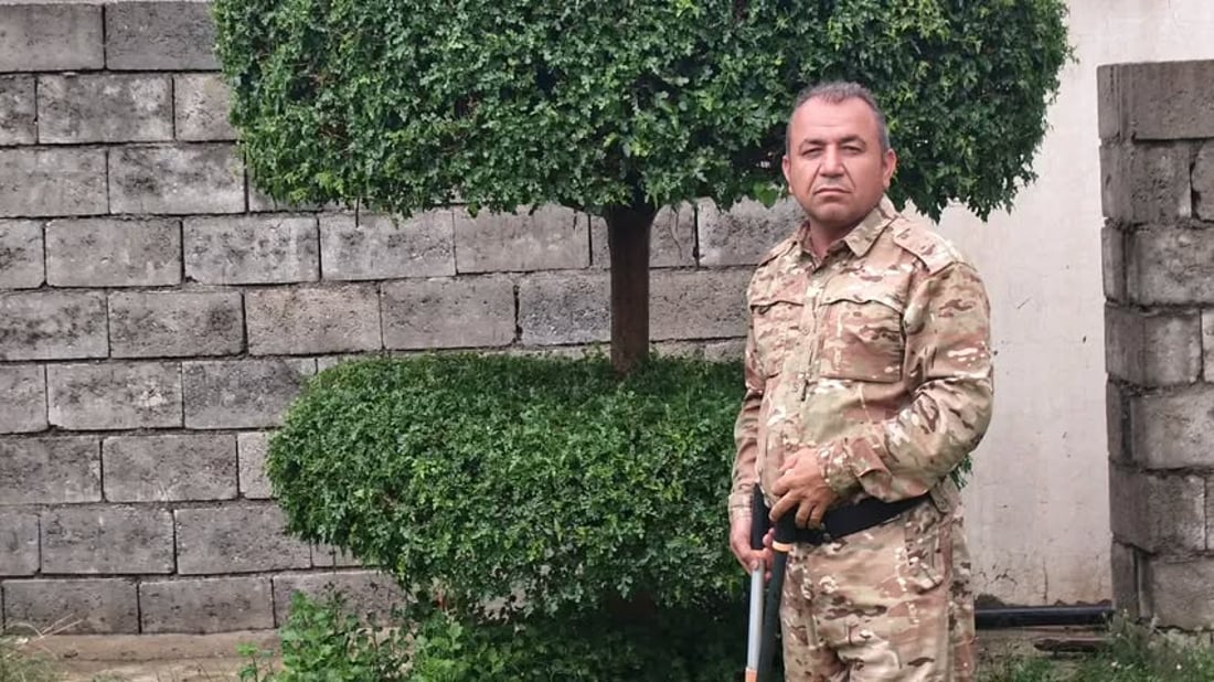 بە سەلیقە و ئیشکردنی خۆی ژینگەی فەرمانگەکەی رازاندووەتەوە