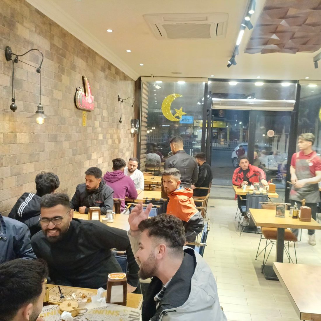 صور: “سنونو” كركوك مفتوح في رمضان لأول مرة.. يقدم طبقه الشهير على السحور