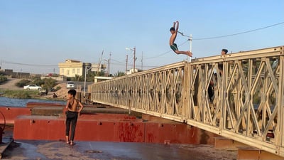 صور من البصرة: لا مفر من الشرجي إلا الفرات.. لكن السباحة لا تخلو من حوادث الغرق