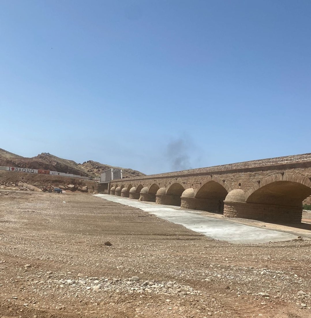 صور: الخبراء الأتراك باشروا بإعادة الحياة إلى أقدم جسر عثماني في كركوك