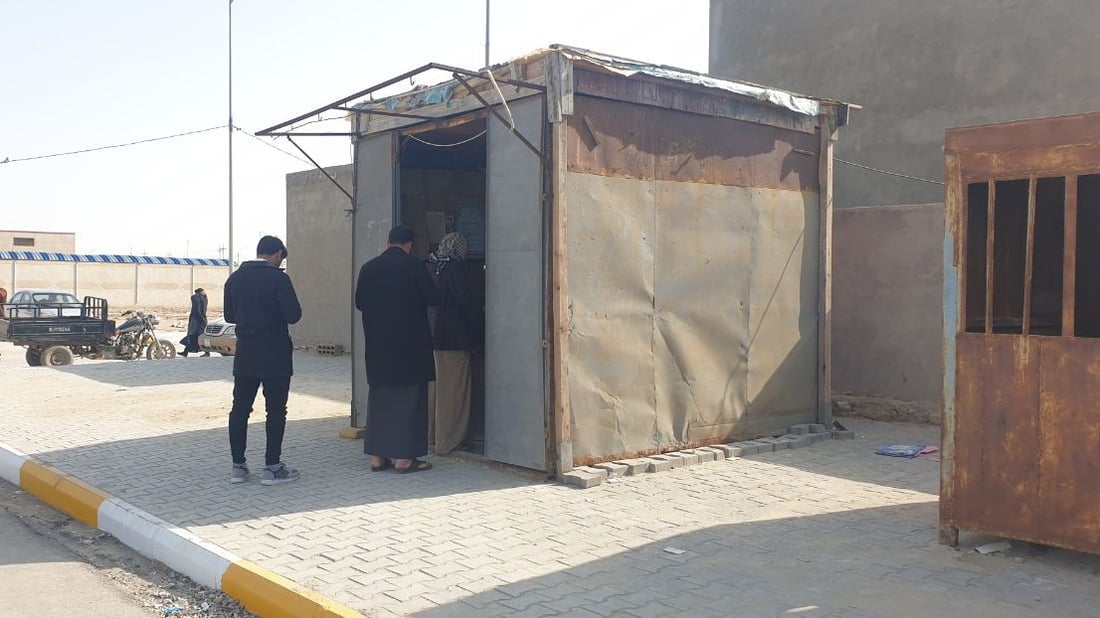 صور: “مخاتير” المثنى يعملون داخل “كرفانات حديدية” ويحلمون بالتوظيف