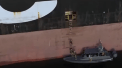 البحارة المحتجزون في إيران يتلقون معاملة جيدة بعد مصادرة سفنهم – رويترز