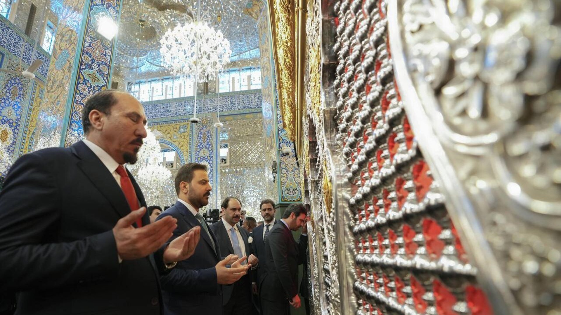 الزيدي يتبرع بـ 10 ملايين دولار من حسابه الشخصي لمرقد السيدة زينب والجامع الأموي