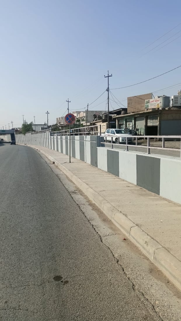 وقاية وجمالية.. كركوك تصلّح أسيجة الجسور والأنفاق وتصبغها (صور)