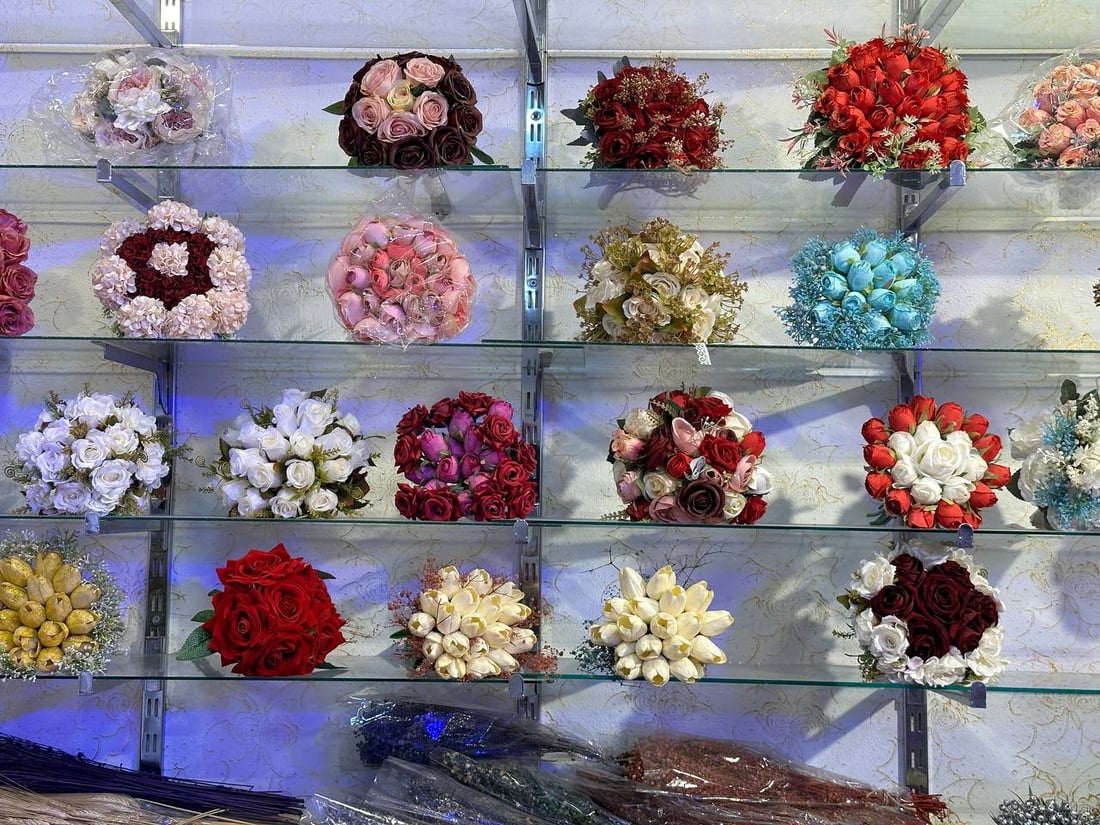 خريف الموصل مختلف.. الأعراس بدأت والسيدات يفضلن الفساتين التركية (صور)