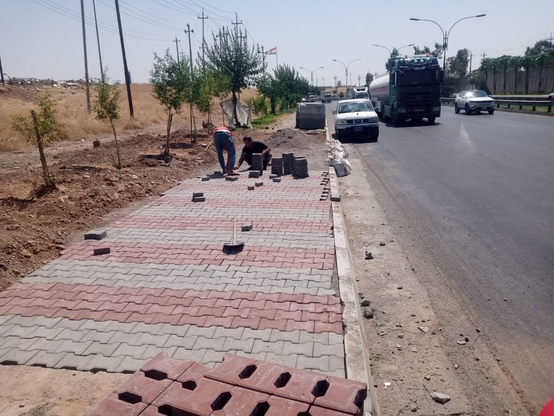 بەشێكی شەقامی 100 مەتری چاككرا و كربستۆن لە دارەتوو دانرا