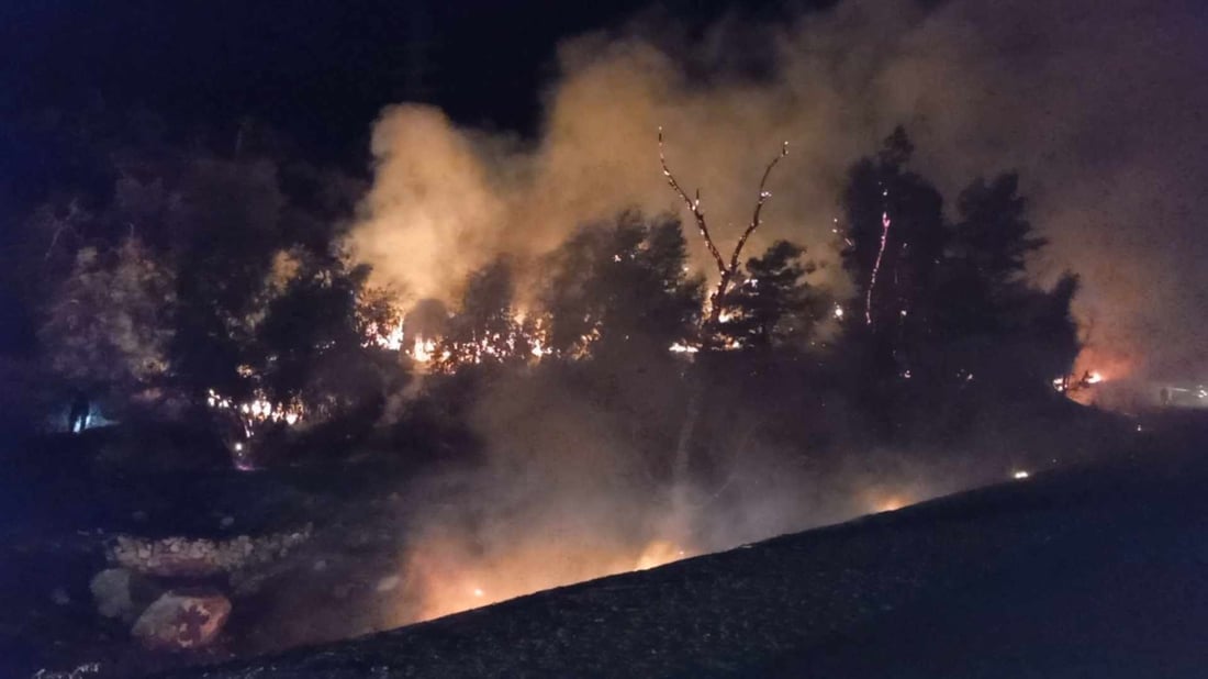 تانکەرێک لەسەر رێگای دەربەندیخان – زەڕایەن خۆی و ئۆتۆمبێلێکی دیکە و شاخێکیشی سووتاند