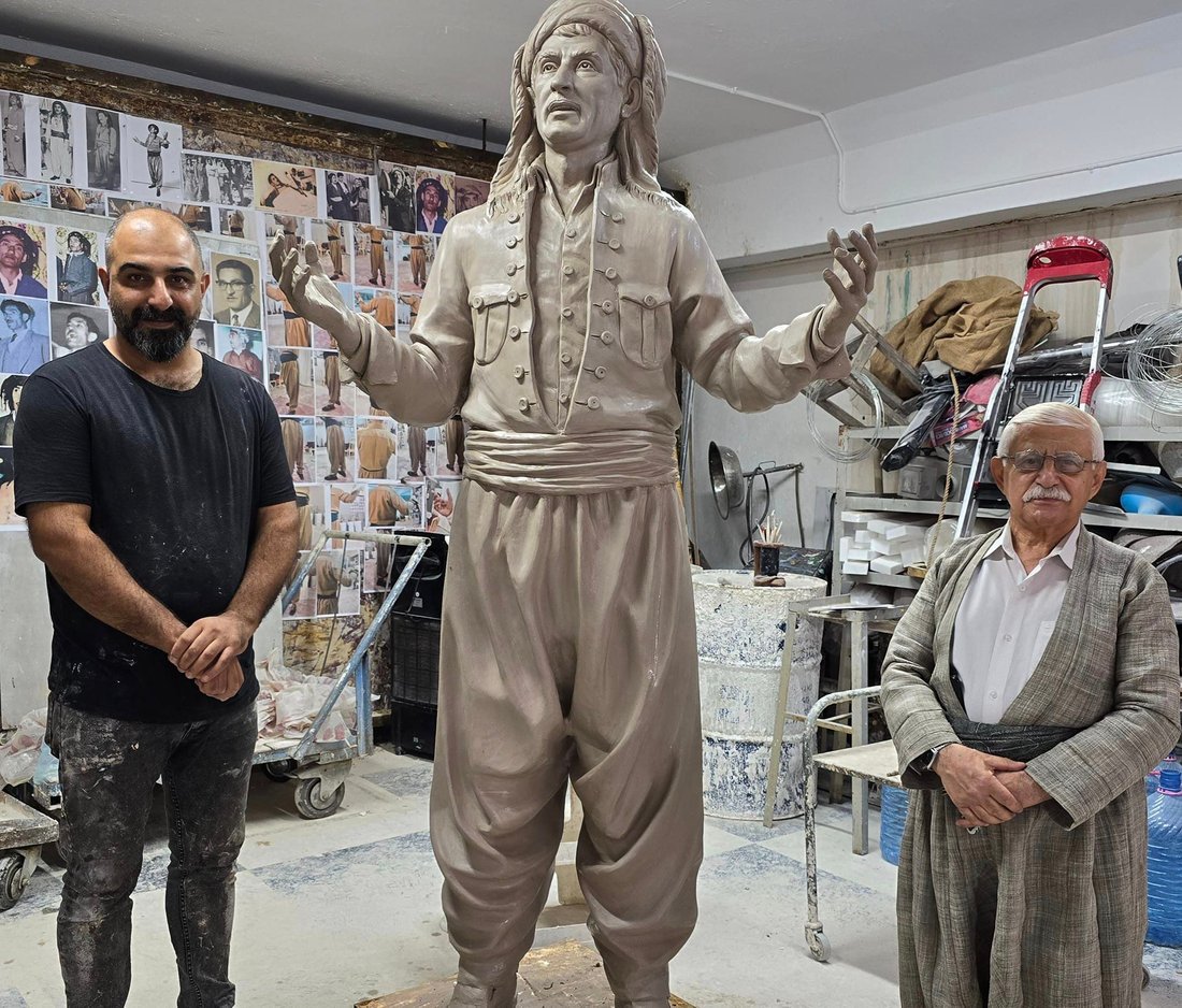 چێنەر؛ پەیکەرەکەی حەسەن زیرەکیش دەنەخشێنێ