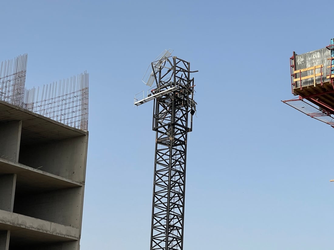 فيديو من موقع سقوط رافعة السليمانية.. وتفاصيل جديدة من الشركة