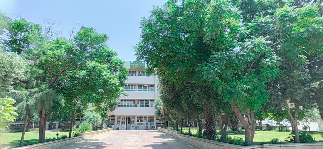 صور مدهشة من جامعة الموصل: “السبحبح” يكبر ويغطي الحدائق.. والسورية تتحمل تموز