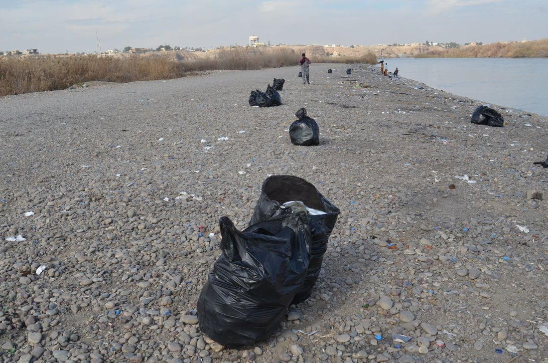 بنات تكريت وأولادها غير مرتاحين لشط دجلة: كلما نظفنا عادوا لتلويثه
