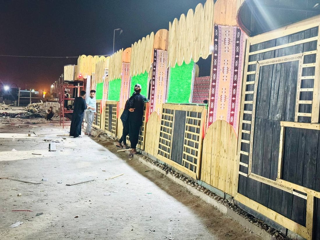 بانتظار نجوم المنبر.. صور من تشييد موكب شريفة بنت الإمام الحسن الأكبر في الخور