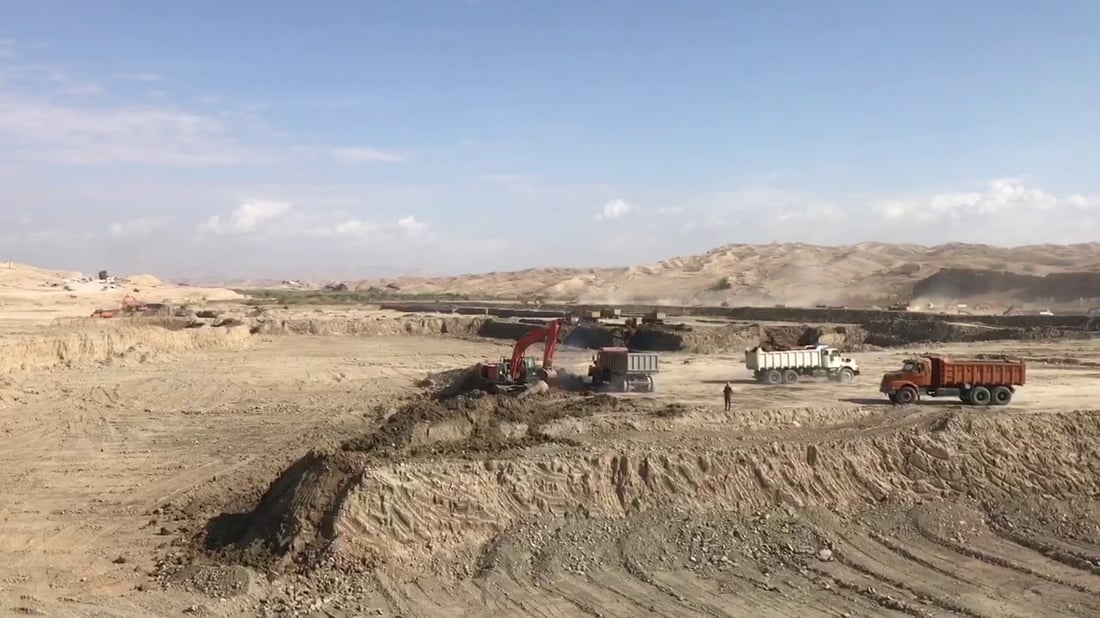 ديالى تخزن السيول الايرانية.. الأمطار لم توقف العمل في سد مندلي (صور)