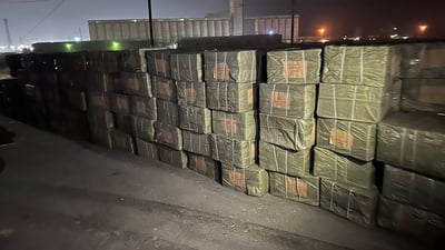 صور: ضبط خوذ عسكرية غير مرخصة في ميناء أم قصر