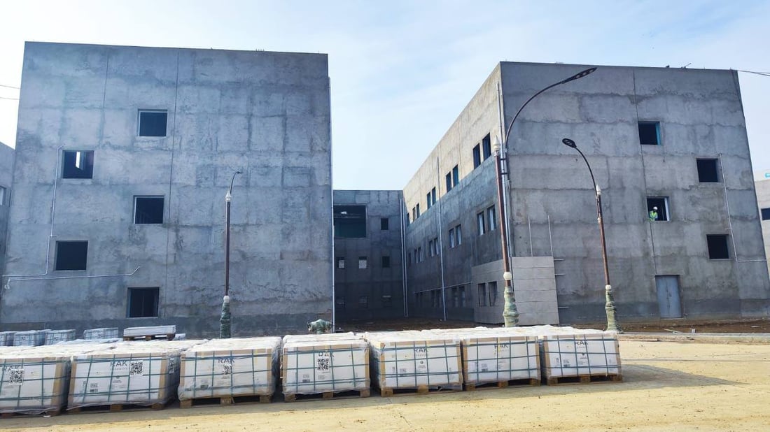 السوداني يشرف على مشروع مستشفى الفضيلية المتلكئ في بغداد