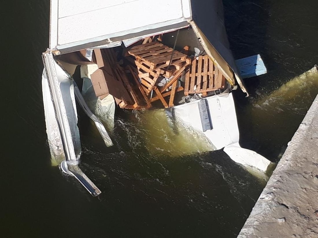 ضباب الناصرية يهوي بشاحنة في “المالح” وانتشال جثة سائقها (صور)